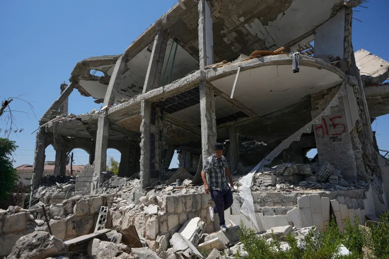 Three Lebanese soldiers wounded while Israeli troops build barrier in southern village