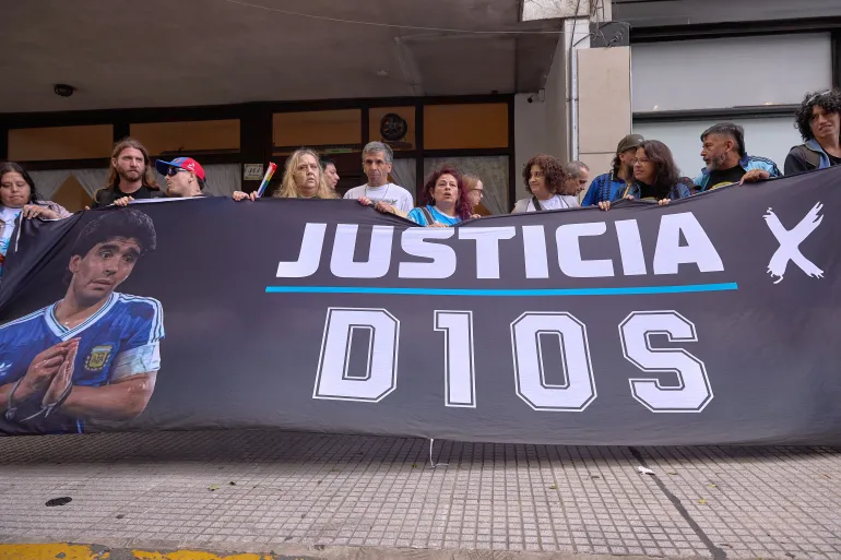 Diego Maradona’s doctors missed renal red flag, Argentinian court told