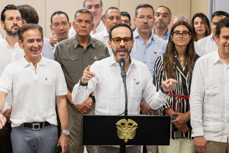 Colombia extradites leader of armed group to US in shift towards Washington