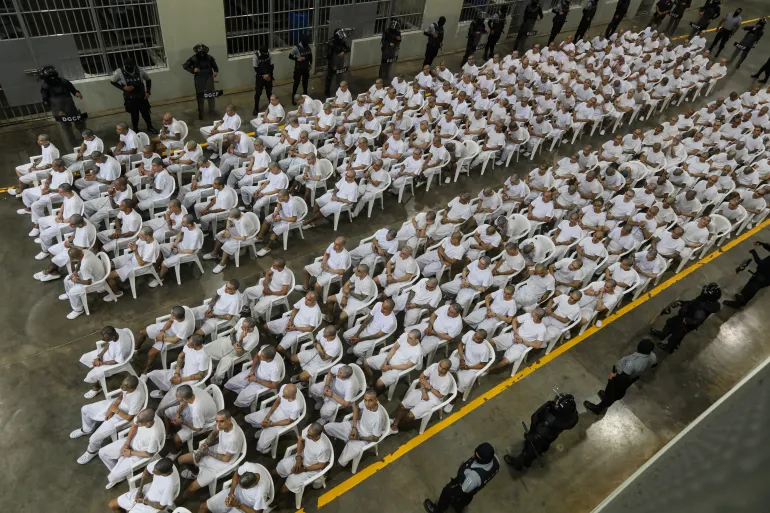 In El Salvador’s mass trials, lawyers struggle to defend hundreds