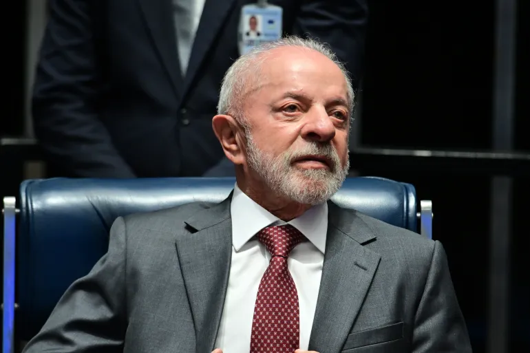 Lula challenges Bolsonaro to release personal records before election