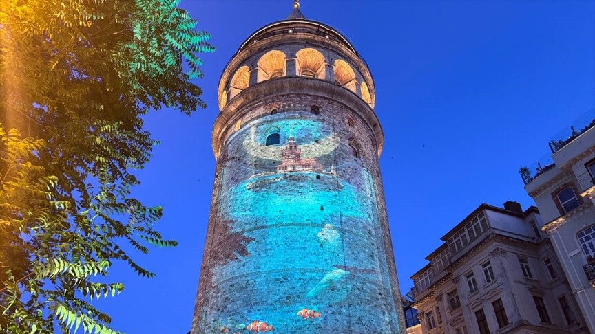 Sıfır Atık Haftası kapsamında Galata Kulesi'nde mapping gösterisi yapıldı