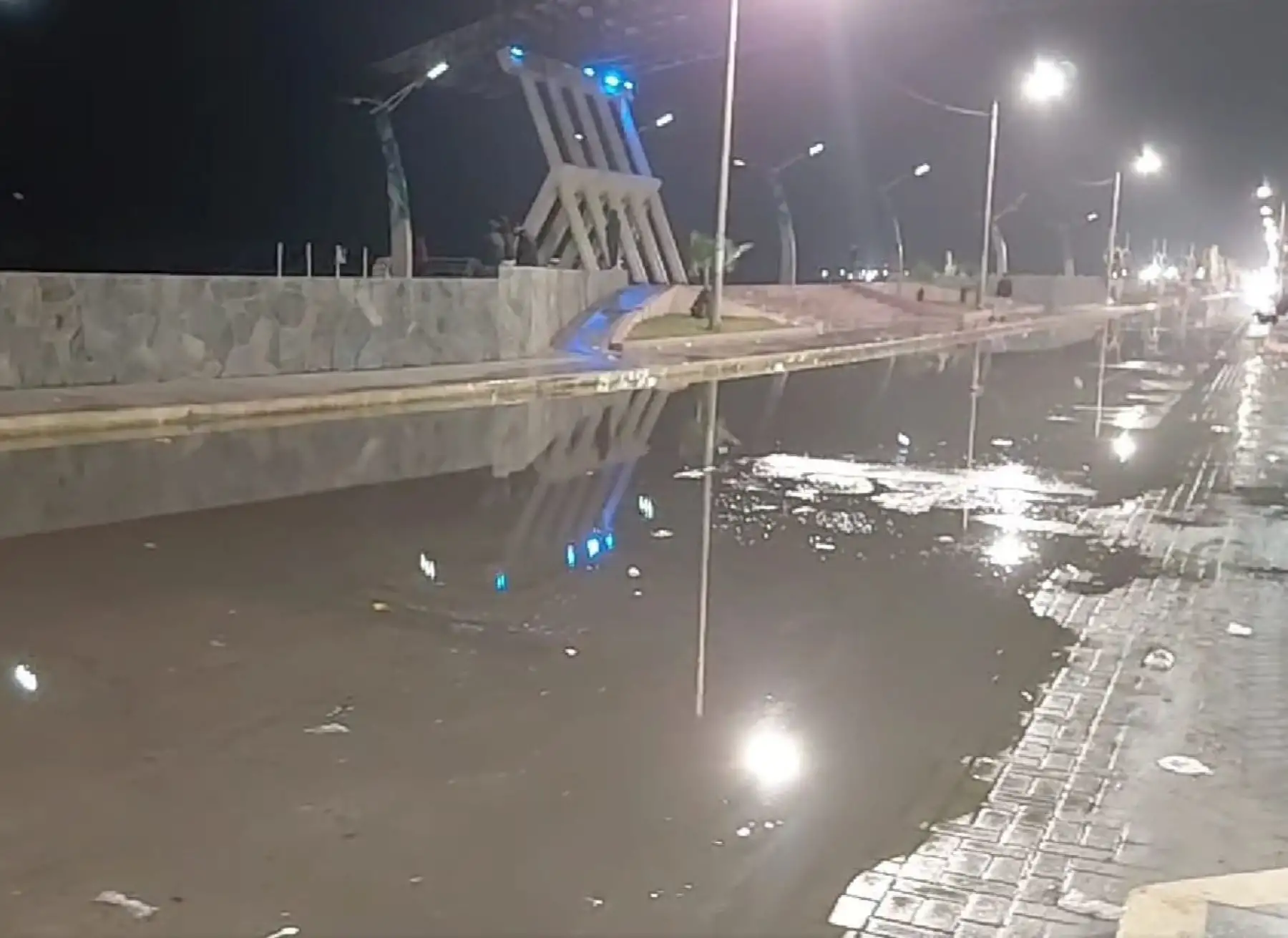 Oleajes causan inundaciones y daños en Chimbote, Casma y otras zonas costeras de Áncash