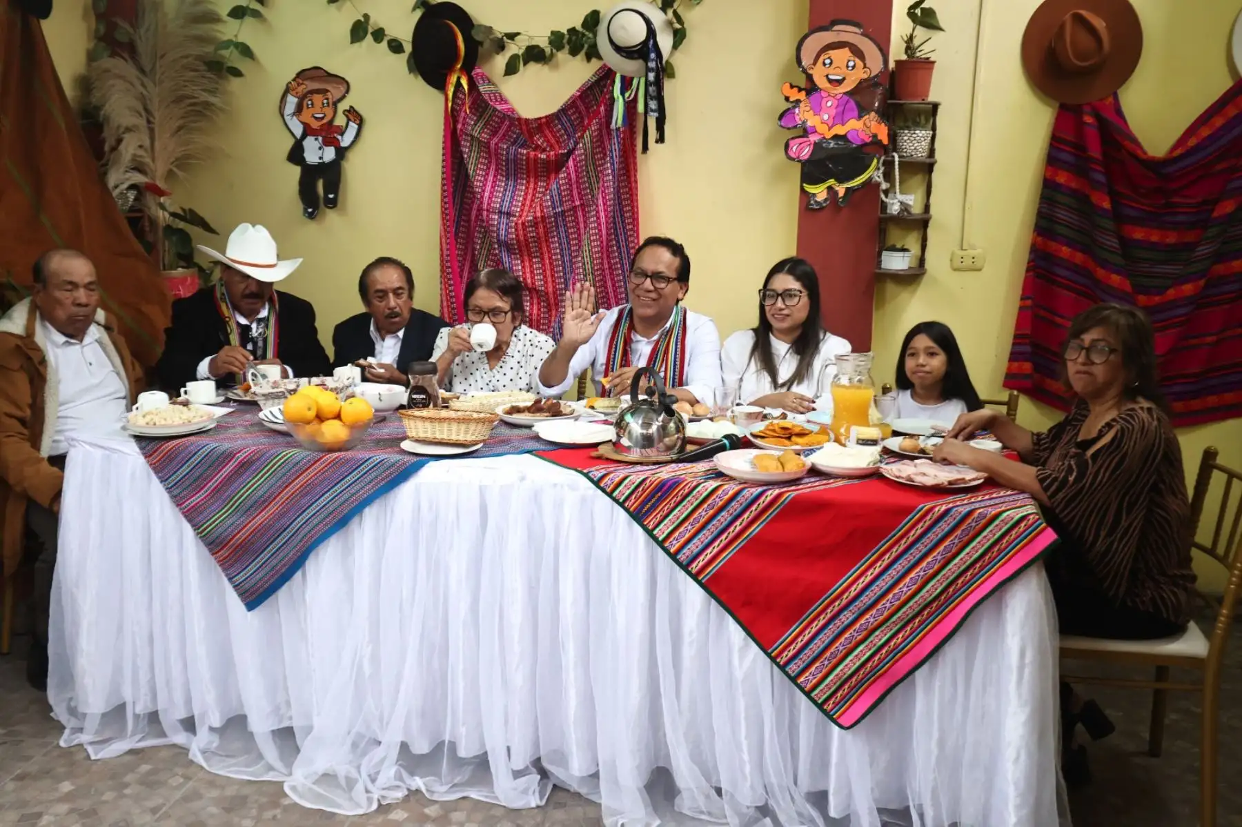Elecciones 2026: candidato presidencial de Juntos por el Perú, Roberto Sánchez, participa en tradicional desayuno familiar en Huaral