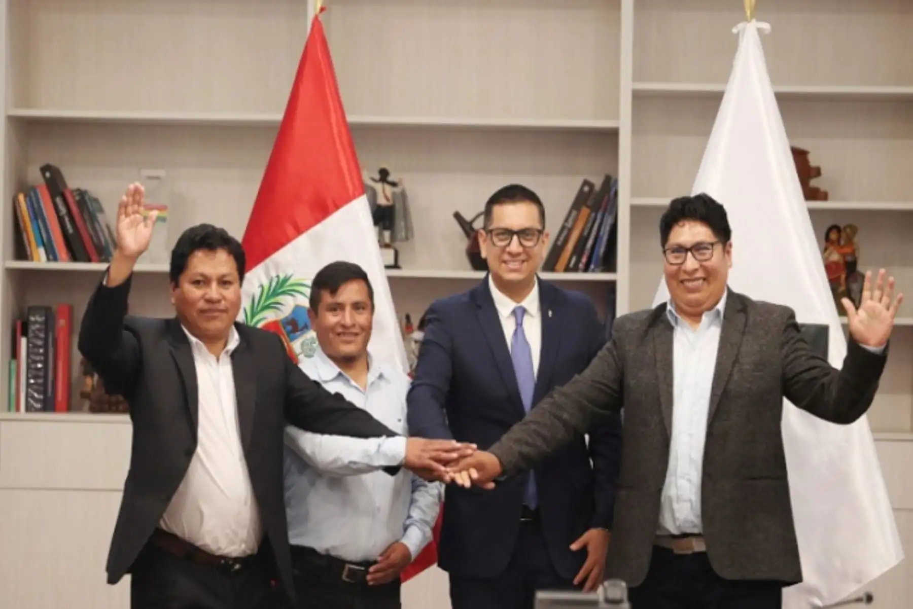Ministro de Trabajo se reunió con alcaldes distritales de Puno para escuchar sus demandas
