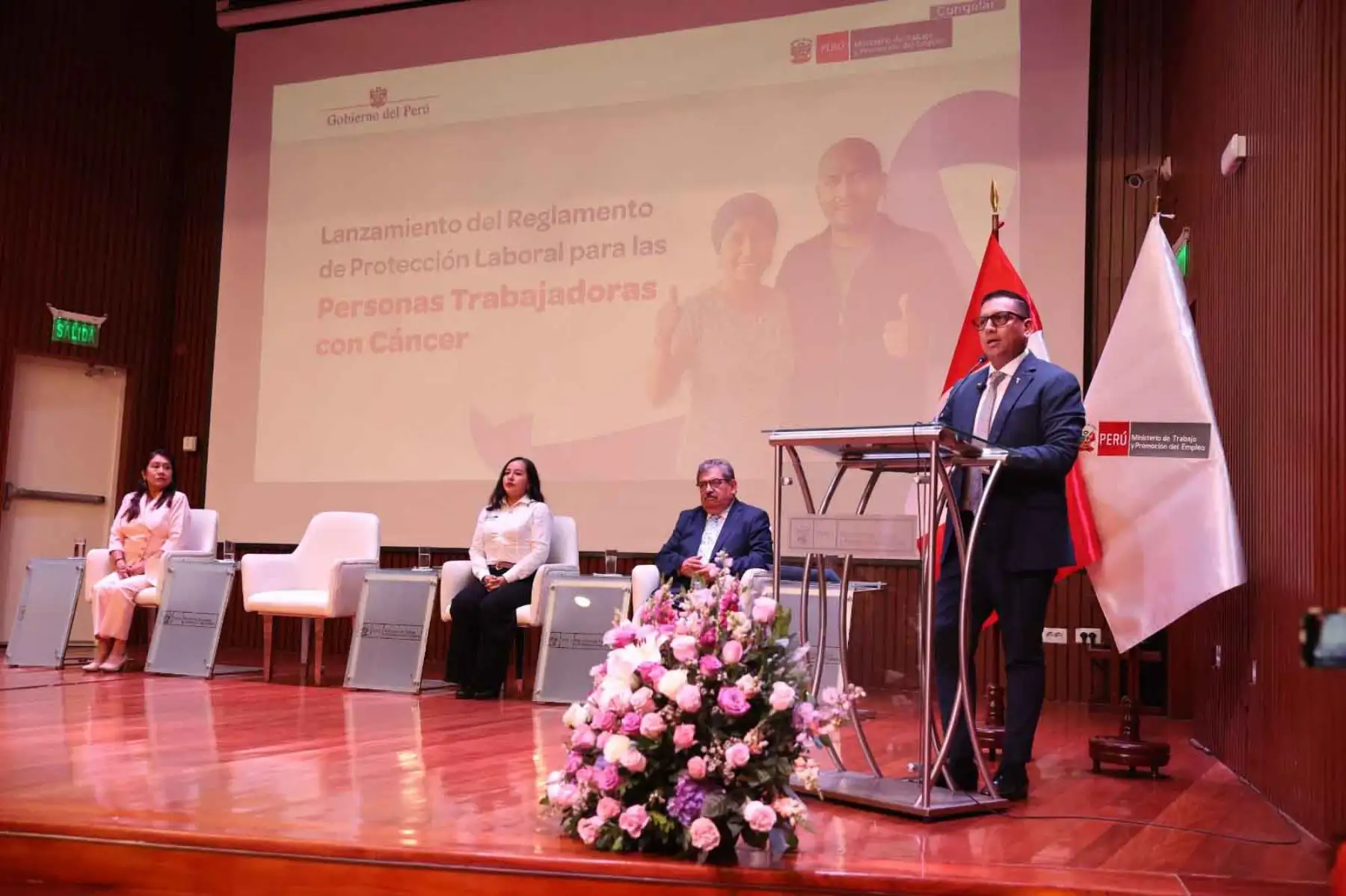 Cáncer no es motivo de despido: MTPE presenta Reglamento que protege tu trabajo