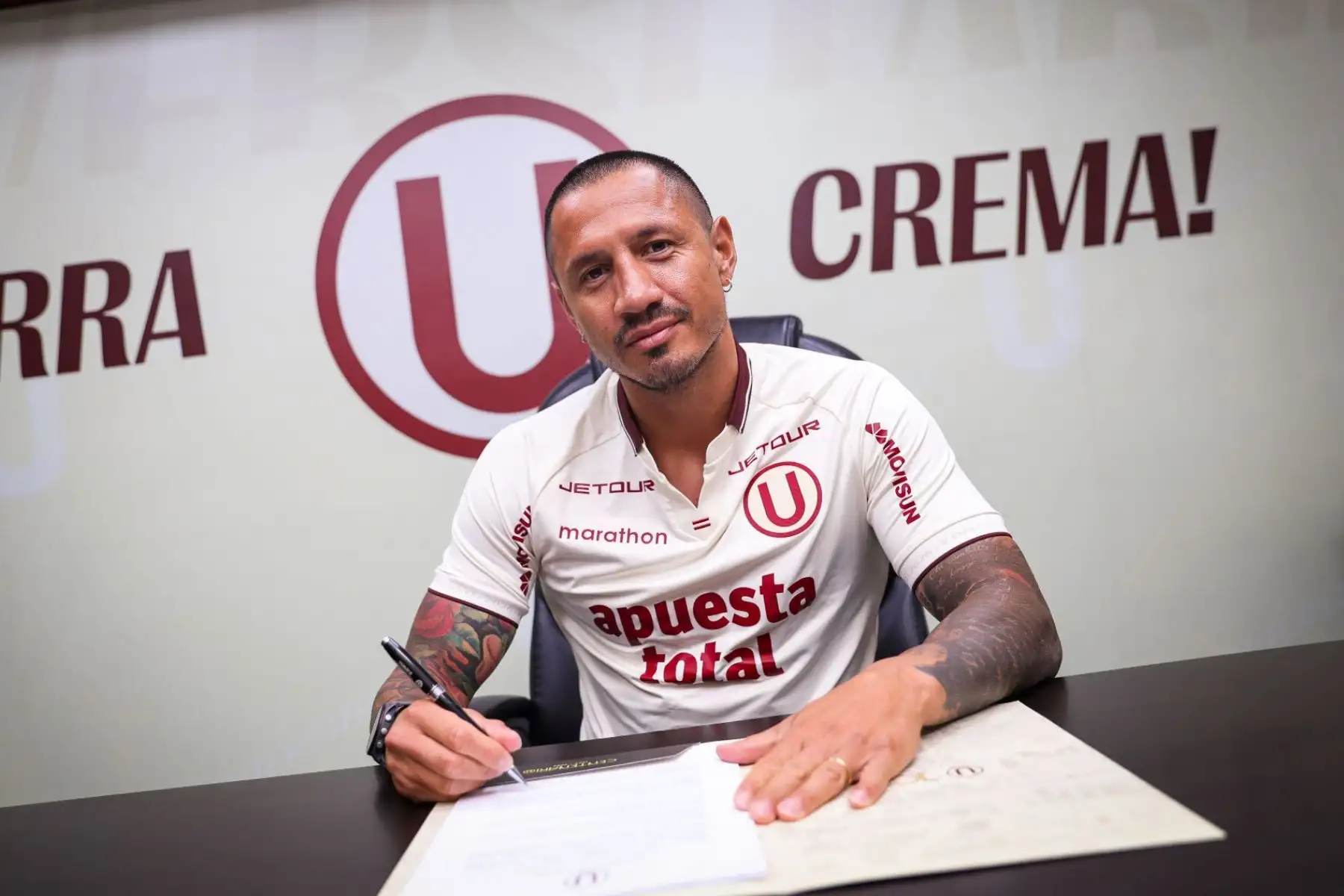 Gianluca Lapadula fue oficializado como nuevo jugador de Universitario de Deportes