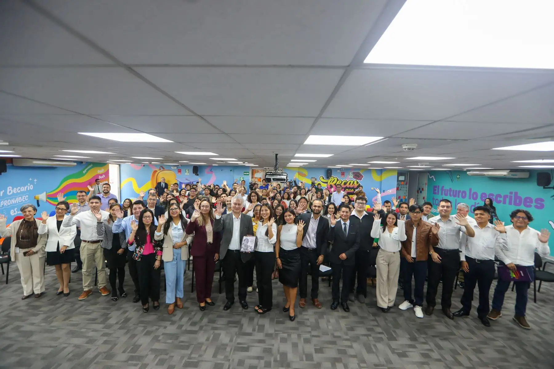Pronabec supervisará con ministerios cumplimiento de servicio al país de becarios
