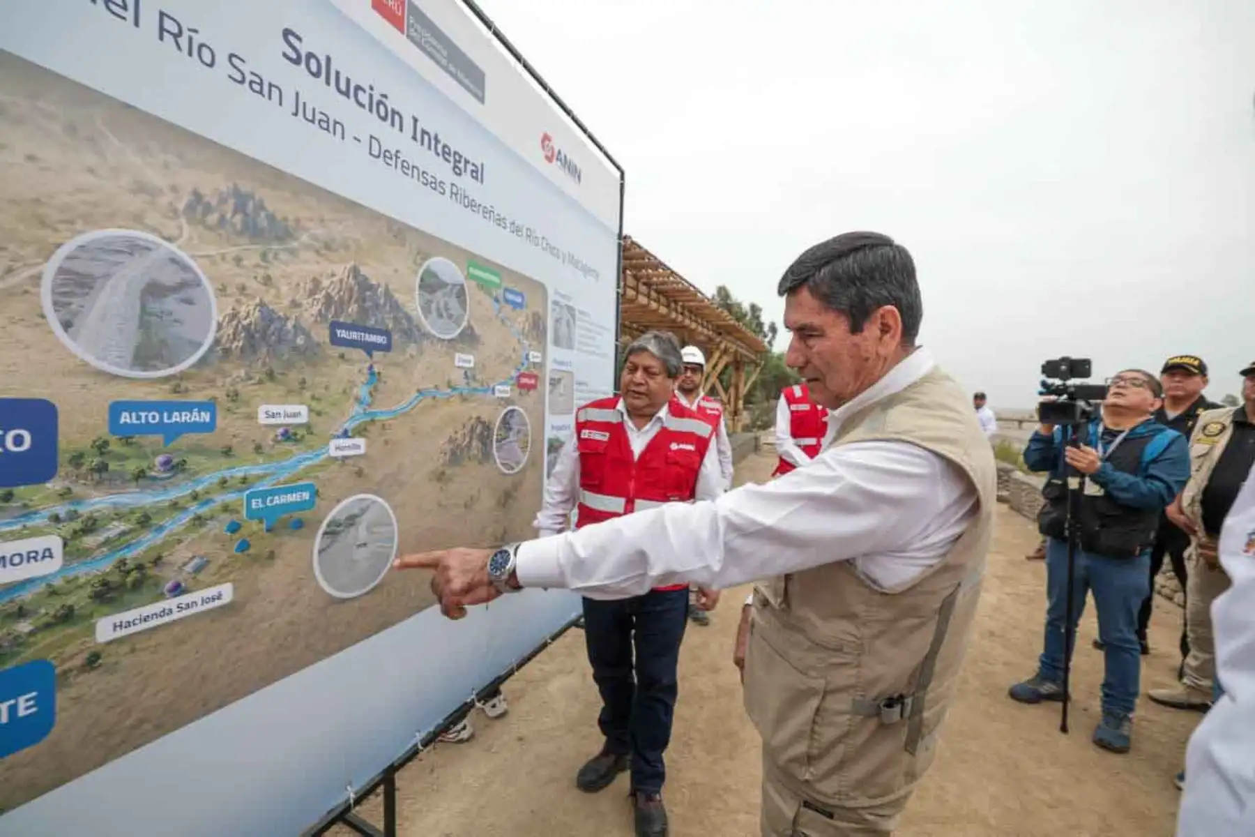 Jefe del Gabinete supervisa obras de defensa ribereña en Chincha, Ica