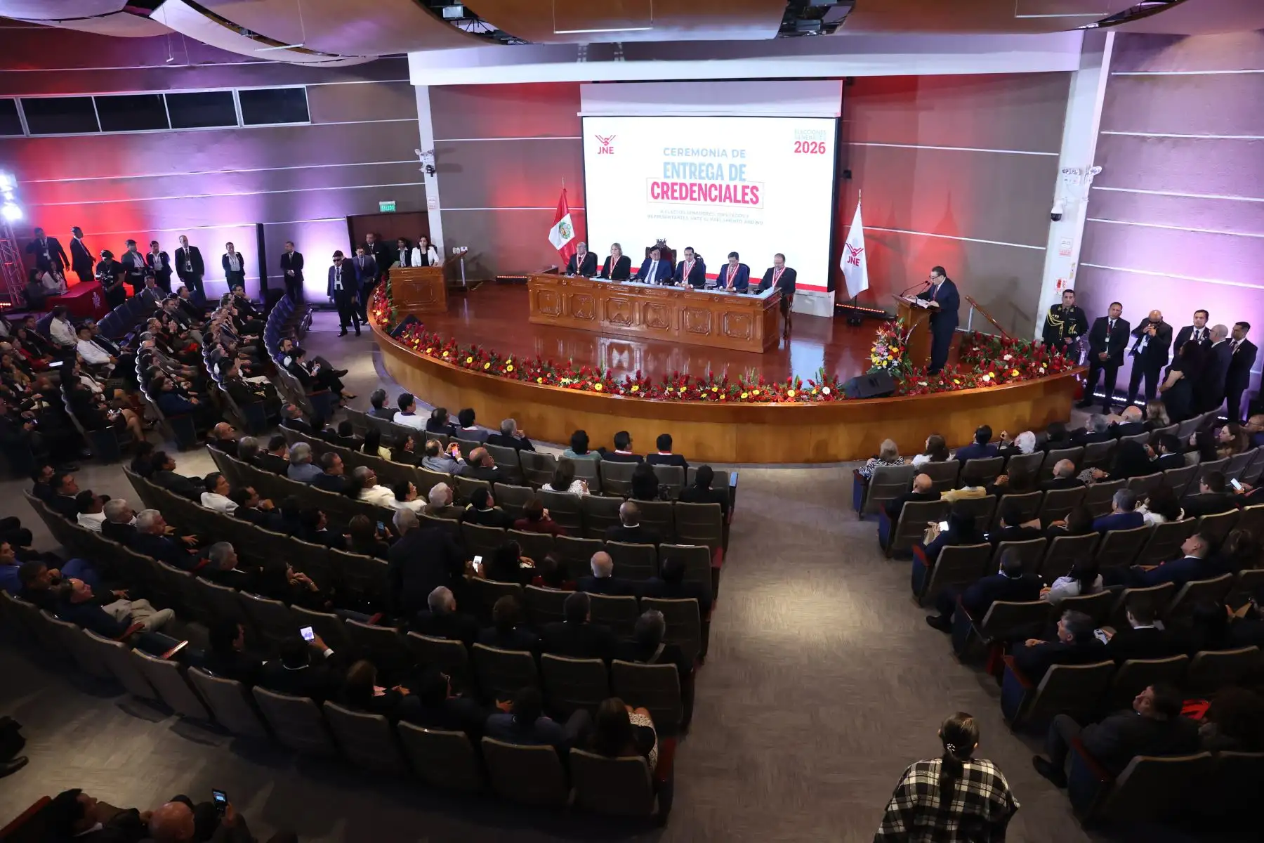 JNE entrega credenciales a senadores y parlamentarios andinos electos