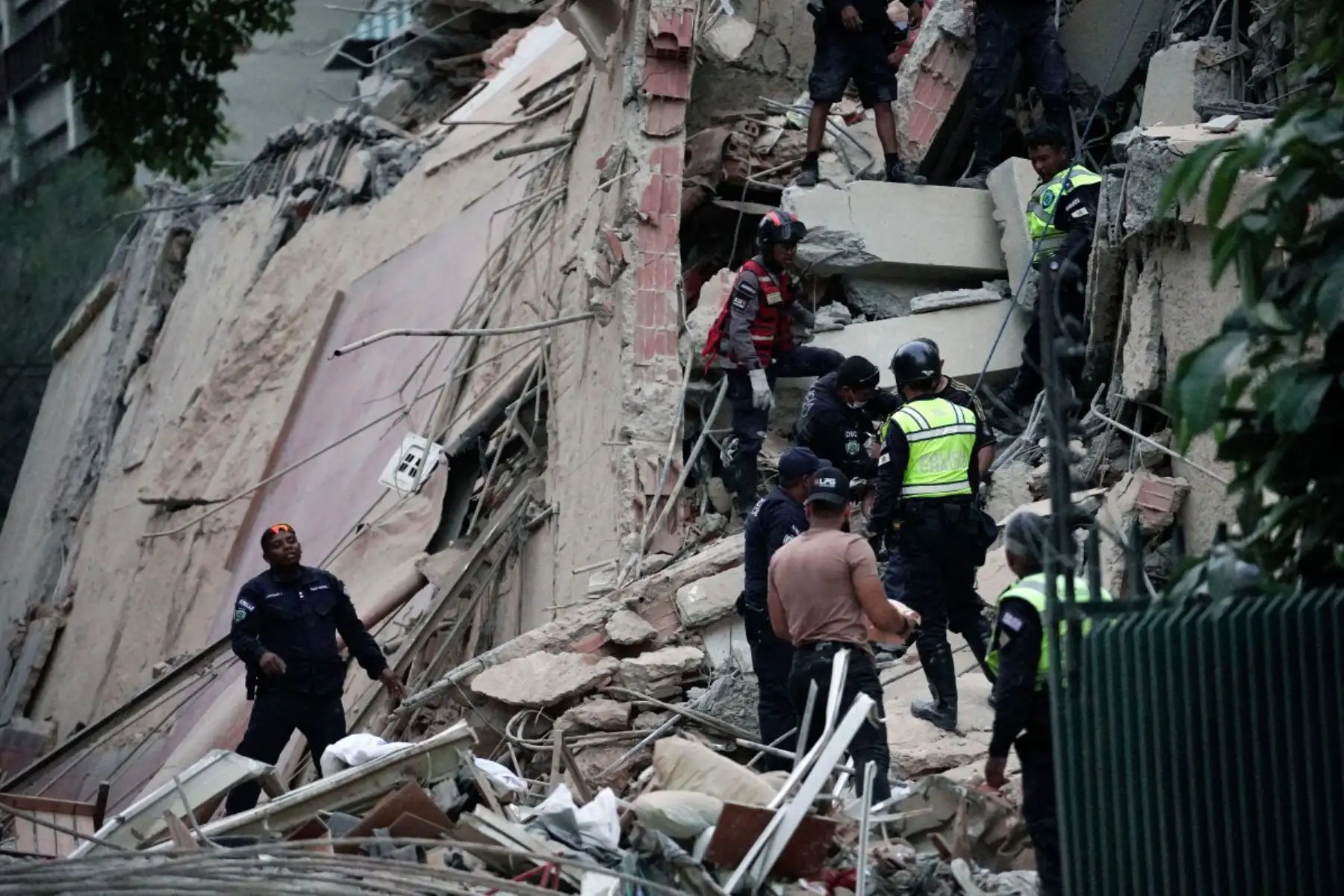 Gobierno peruano envía equipo de rescatistas y ayuda humanitaria al pueblo de Venezuela