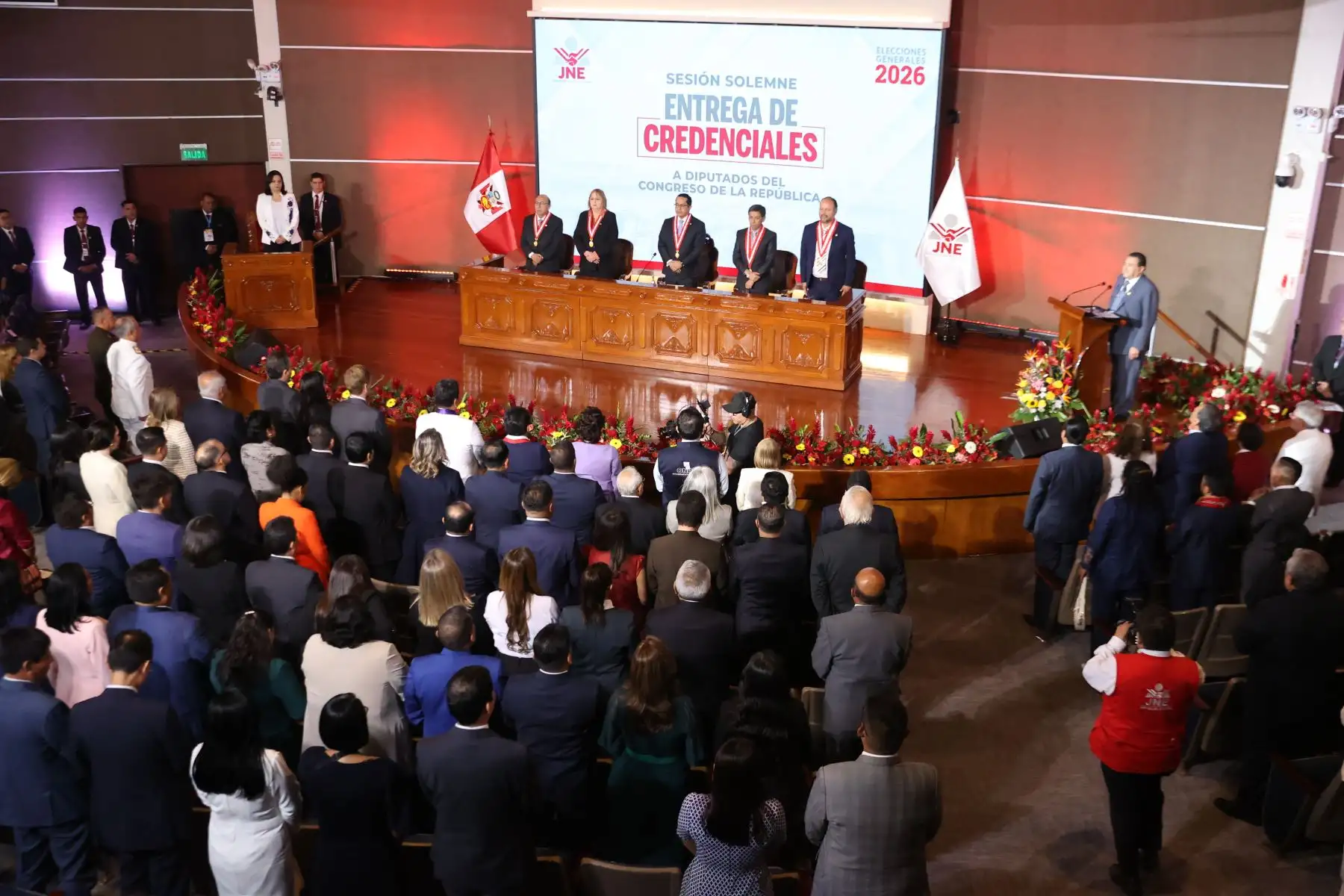 Elecciones 2026: JNE entrega credenciales a 130 diputados electos