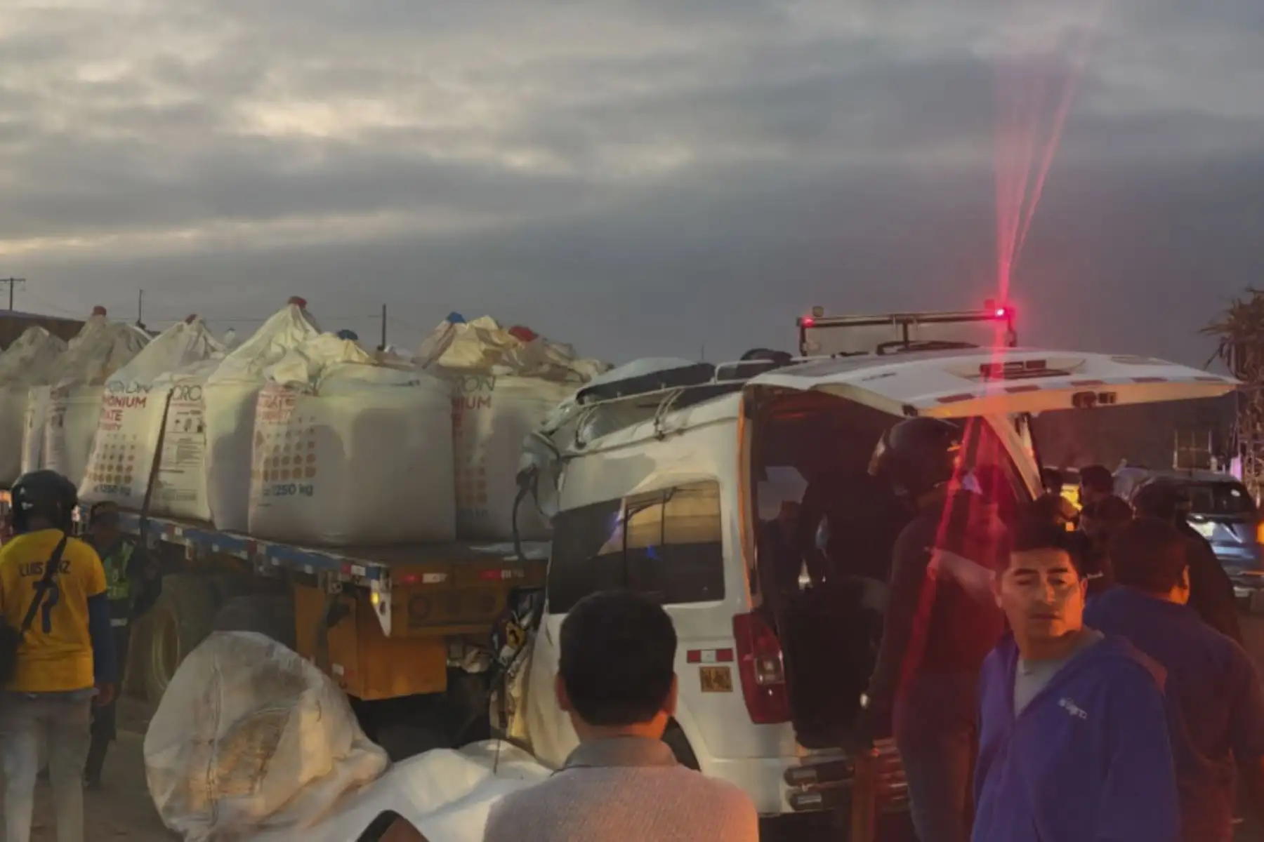 Huaura: Aumenta a siete e identifican víctimas de accidente en la Panamericana Norte