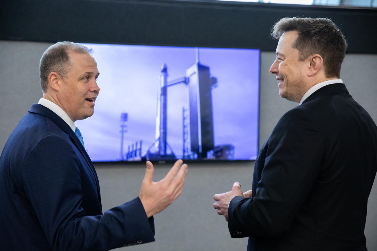 Former NASA chief turned ULA lobbyist seeks law to limit SpaceX funding