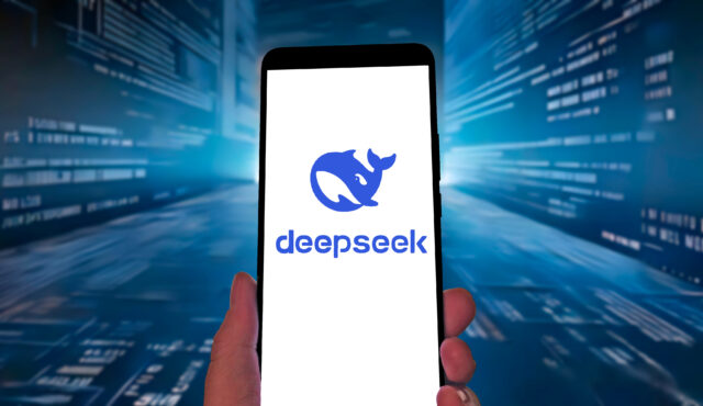 امریکی برآمدی پابندیوں کا سامنا کرتے ہوئے، چین کا ڈیپ سیک (DeepSeek) اپنے स्वयं کے چپس بنانے کا منصوبہ بنا رہا ہے