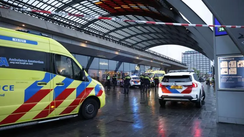 '43-jarige TikTokker verdacht van drie keer poging doodslag na steekpartij achter CS'