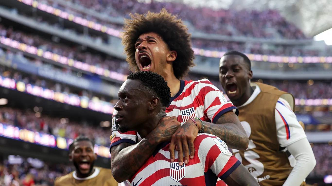 U.S. routs Paraguay 4-1 in World Cup opener
