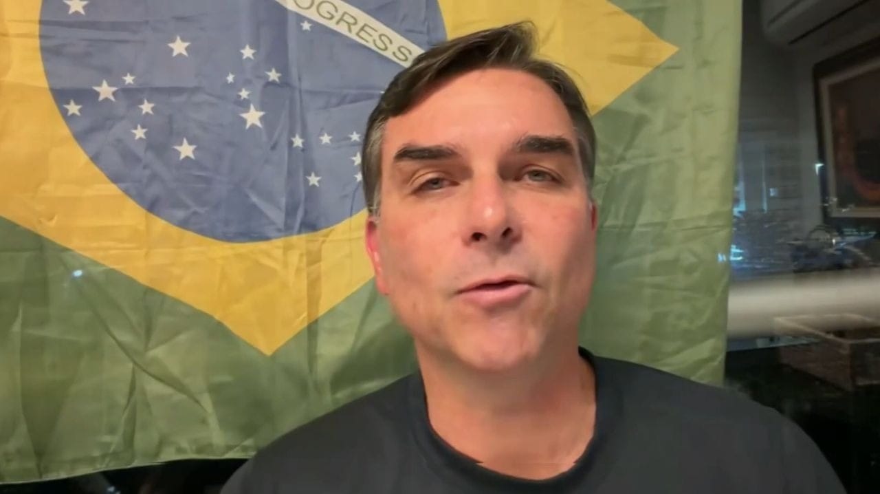 Flávio diz que nunca quis ser presidente e ataca Lula e STF; veja as frases