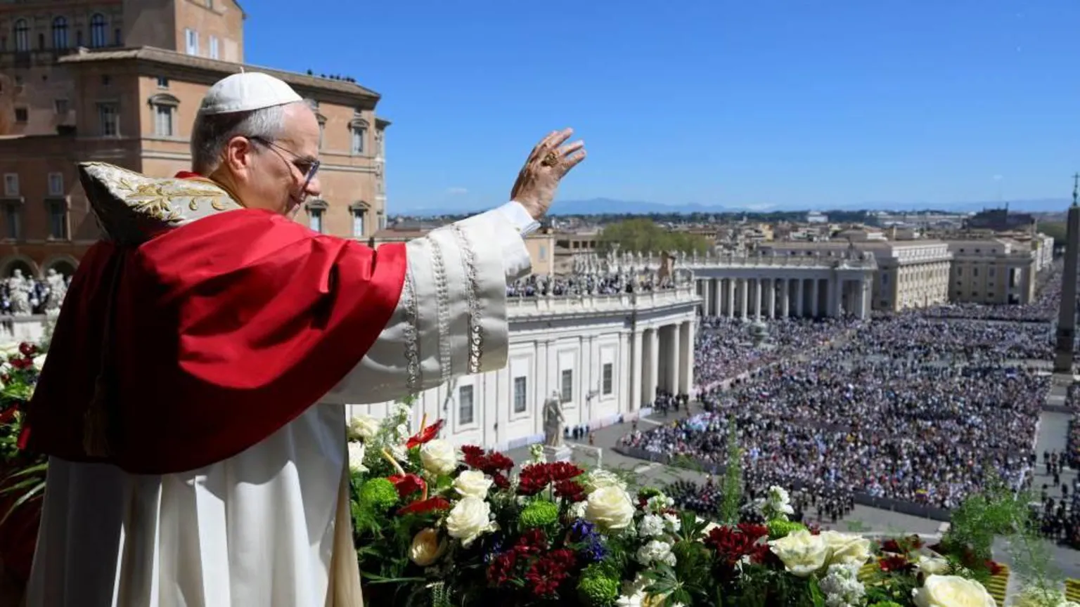 Pope calls for global leaders to choose peace in first Easter Mass