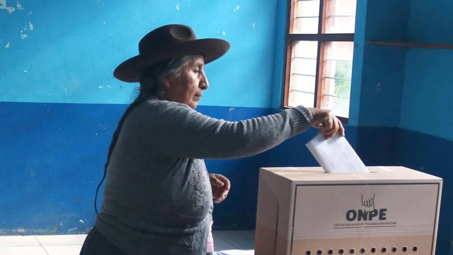 Peru election drags into second day after ballot delivery fiasco