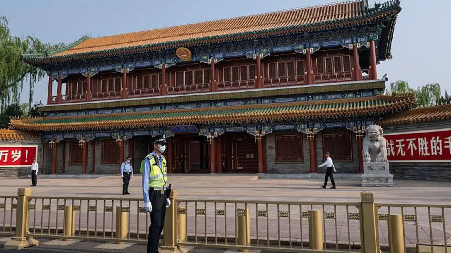 Xi takes Trump on tour of Communist Party's seat of power in Beijing