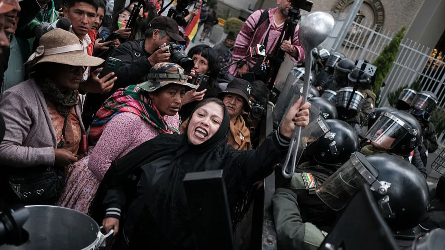 Bolivian president warns country at 'breaking point' after month of protests