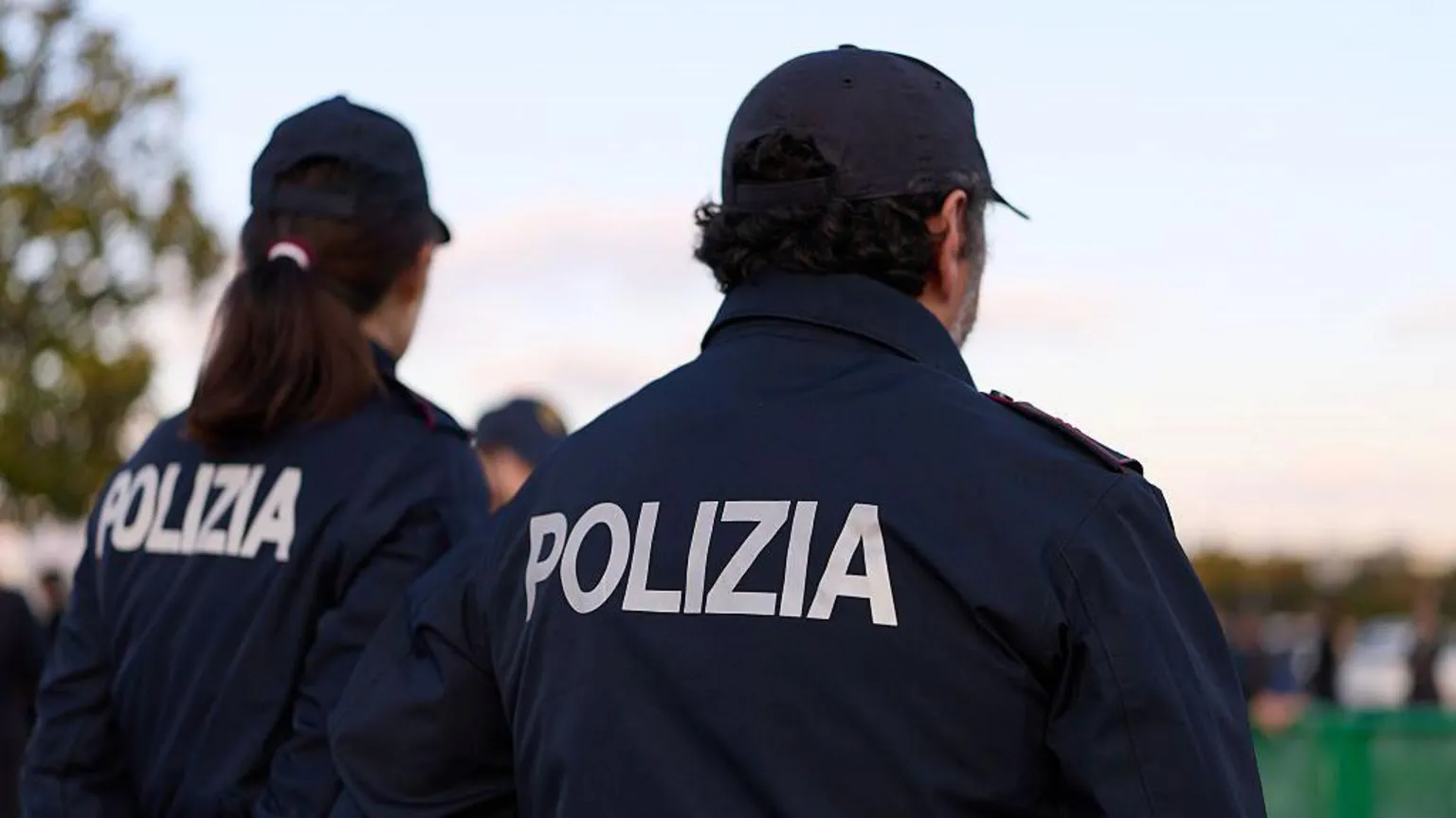 Zwei Festnahmen nach Tod von vier migrantischen Landarbeitern bei Minivan-Brand in Italien