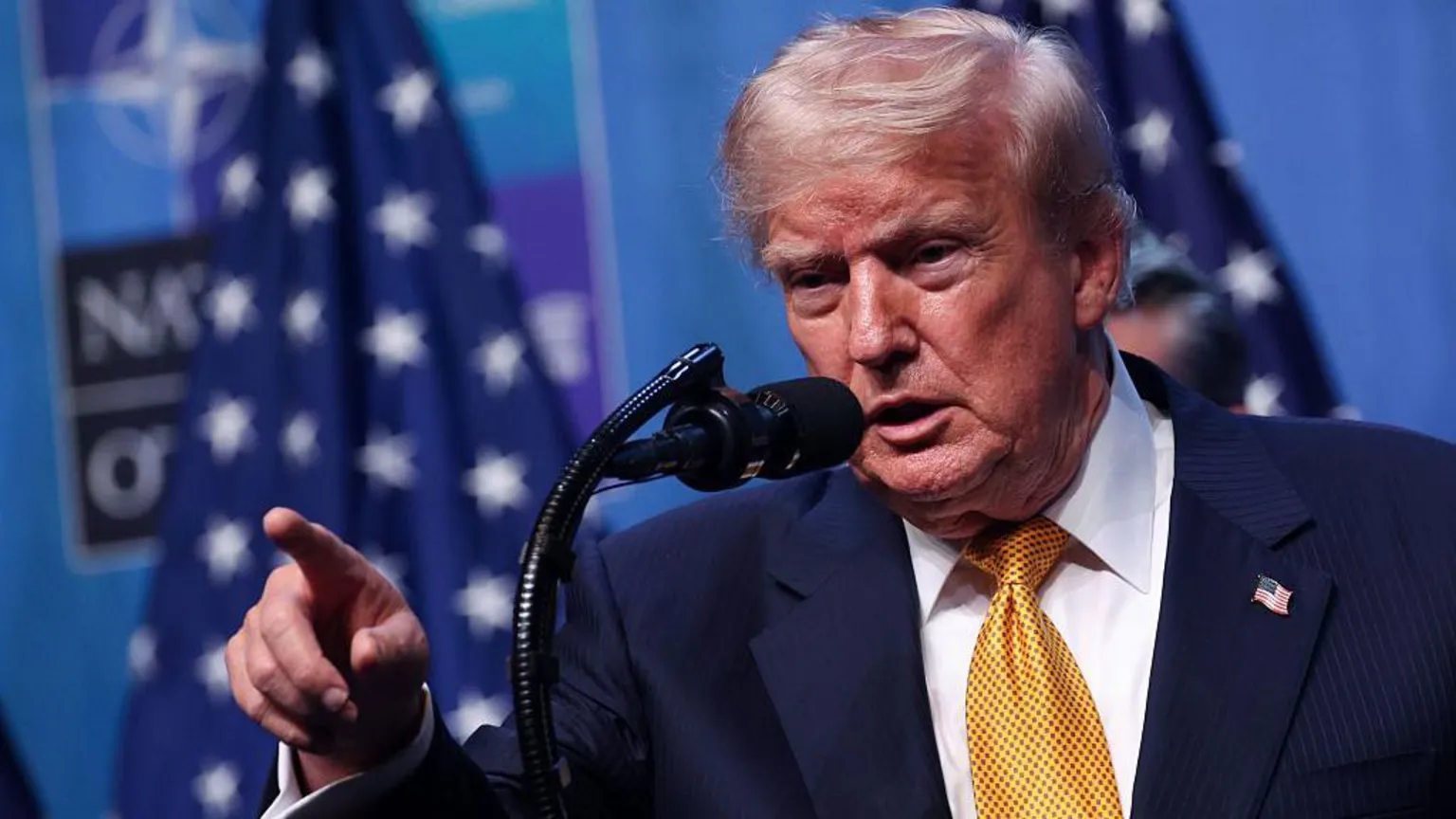 Trump reinstates Iran port blockade and imposes 20% charge on cargo passing through Hormuz