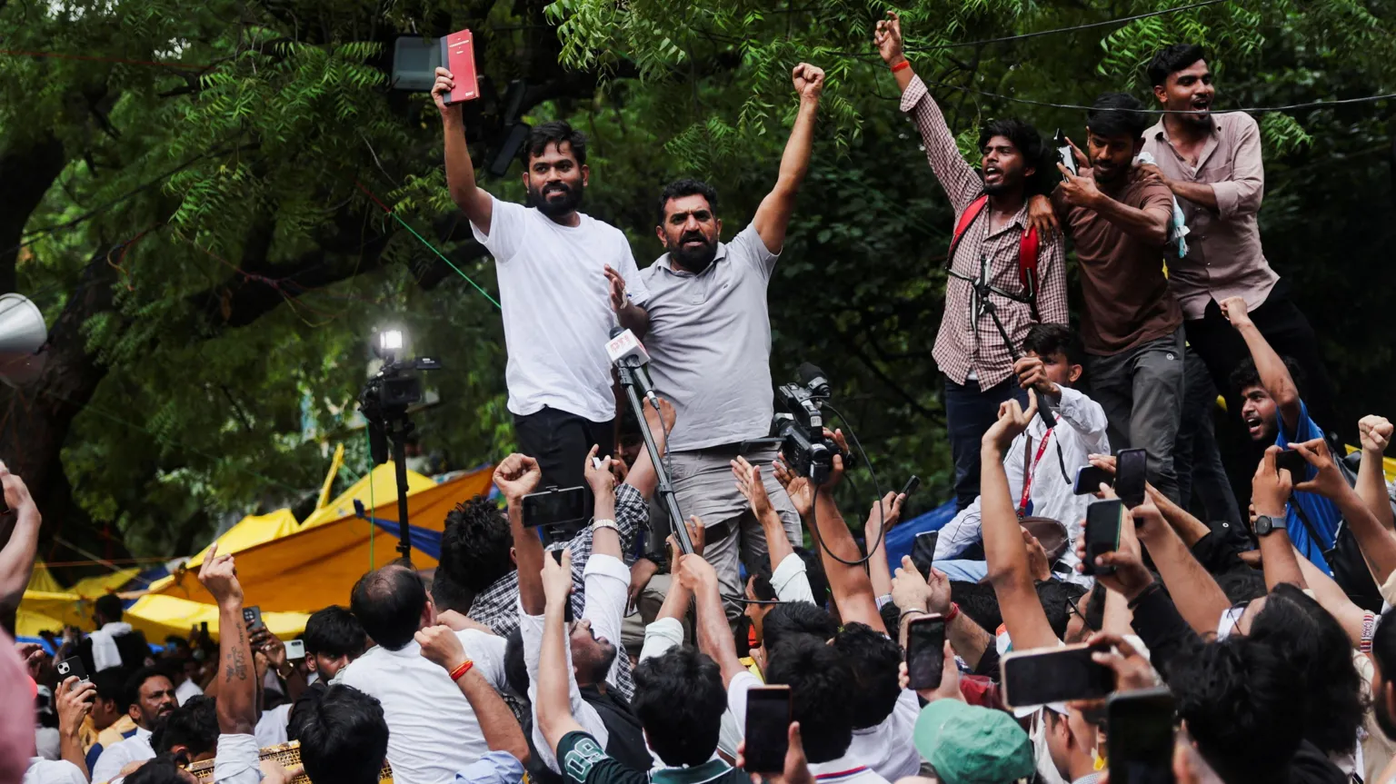 India's 'cockroach' protest called off after education minister quits