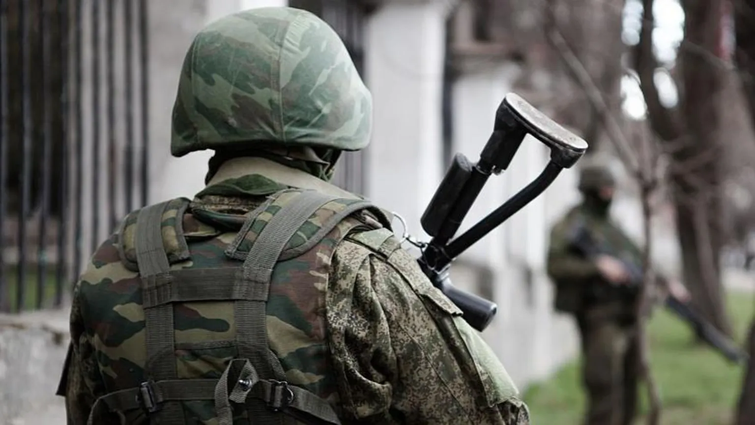 Video shows Russian drone chasing Ukrainian street vendor in 'human safari' attack