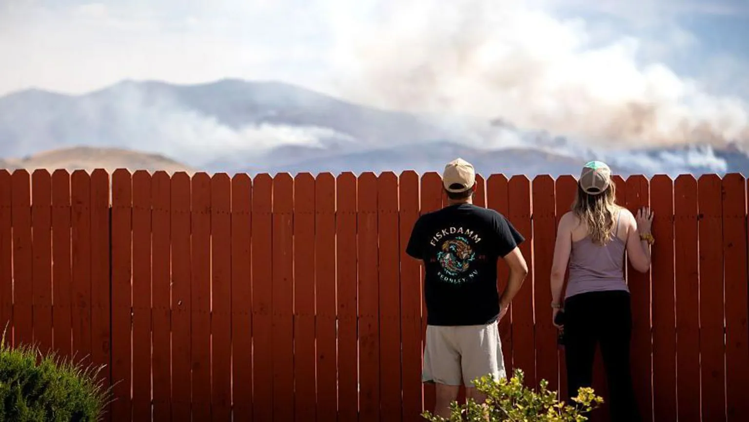 Nearly 90,000 told to evacuate as wildfire approaches Reno, Nevada