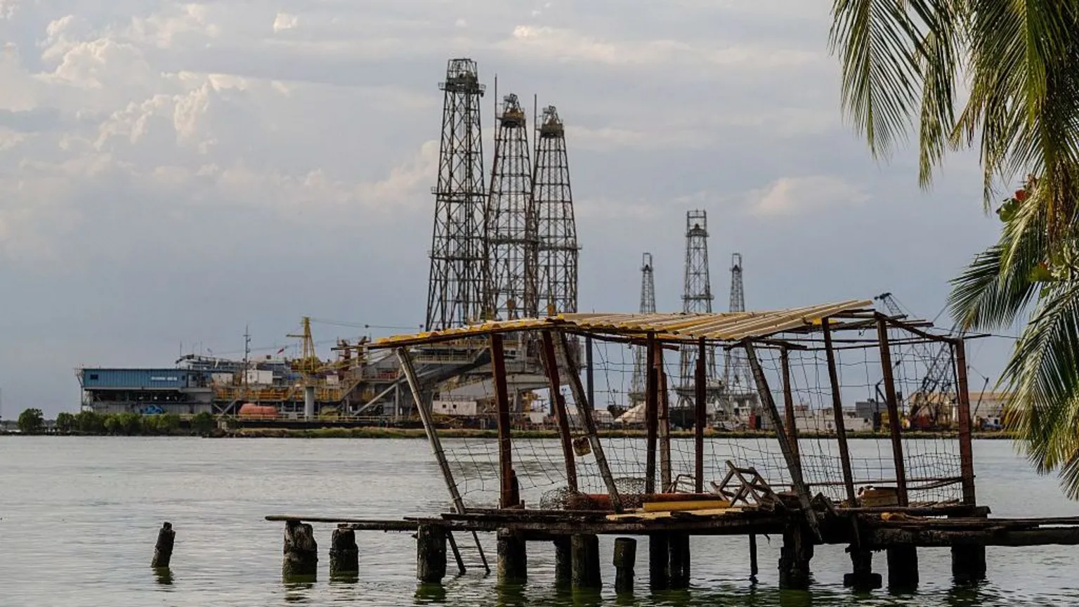 Trump hails 'historic' deal for US to control 65bn barrels of Venezuela's oil