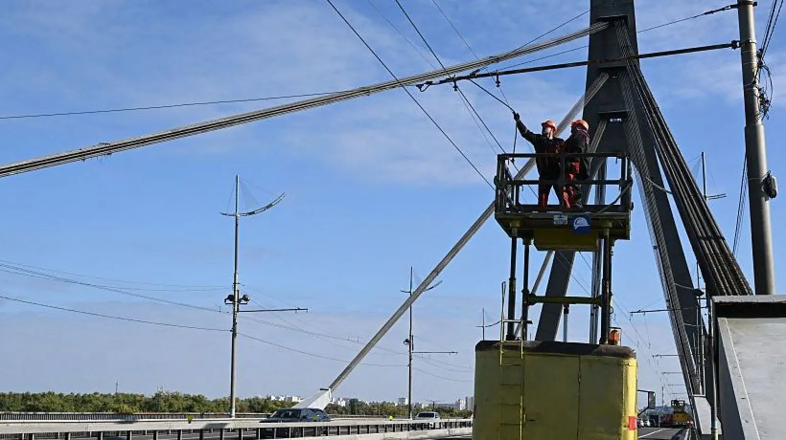 Kyiv bridge hit in further Russian drone attack as German chancellor makes surprise visit