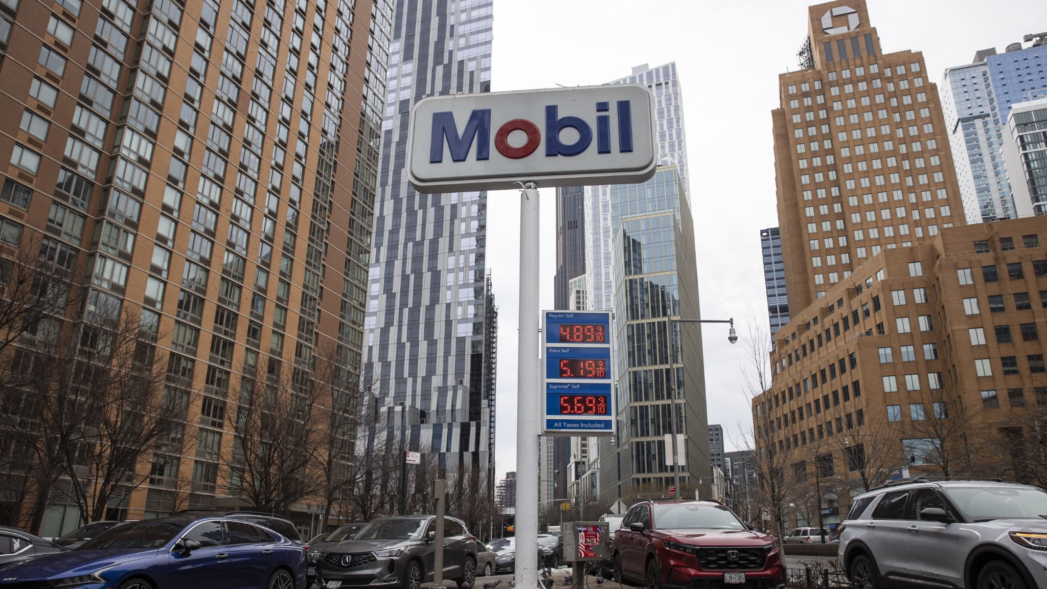 Au plus haut depuis août 2022: les prix du carburant bondissent à 4 dollars le gallon aux États-Unis (en Californie on frôle même les 5,90 dollars)