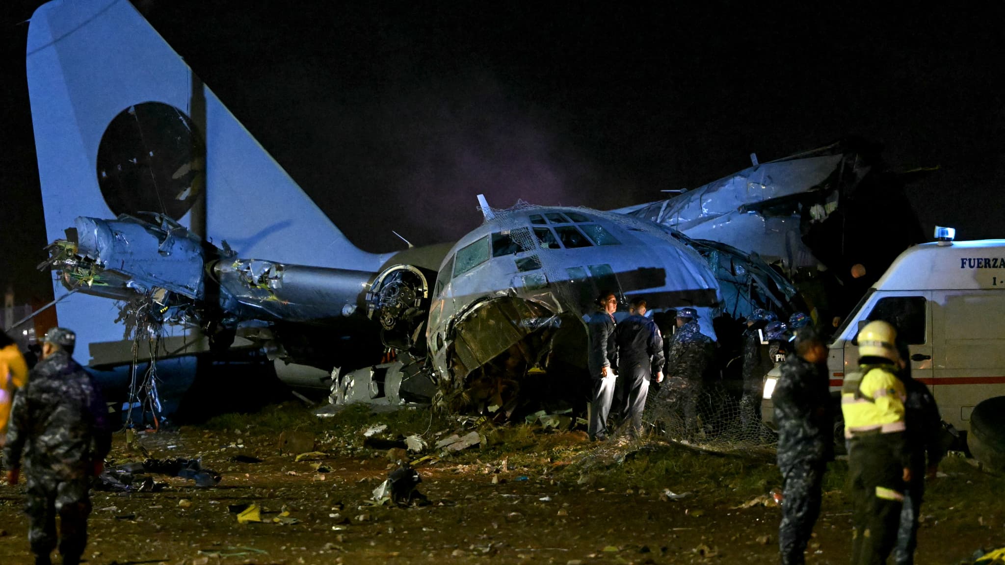Crash d'un avion militaire en Bolivie: le pilote et le copilote placés en détention
