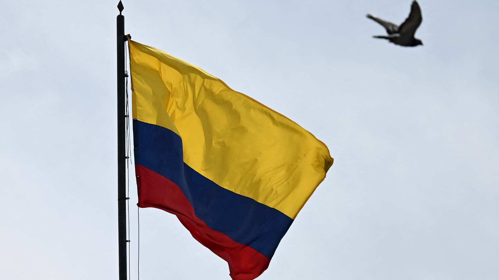 L'armée colombienne découvre un drone chargé d'explosifs près de l'aéroport international de Bogotá