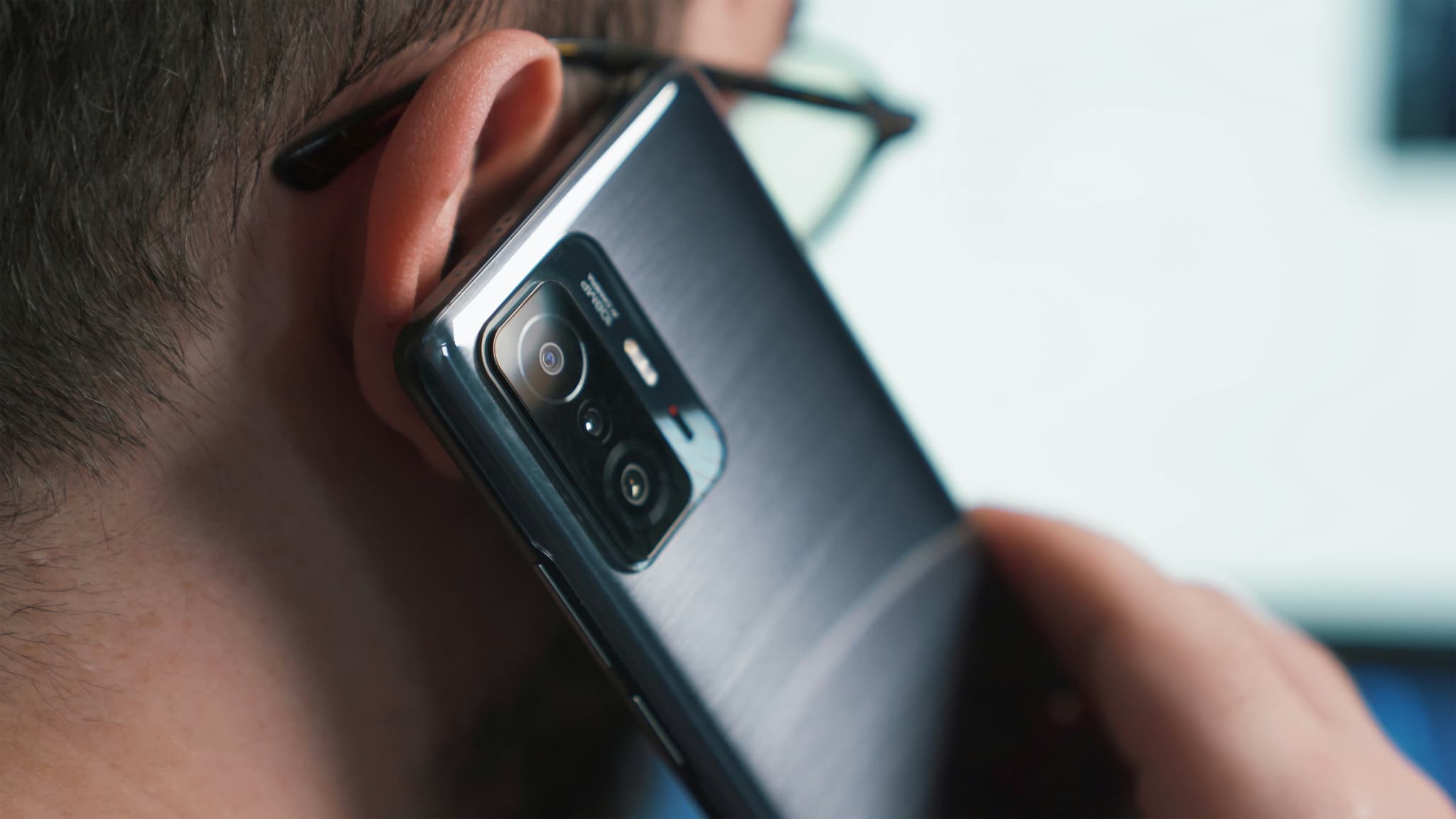 Elles misent sur la détresse émotionnelle et trompent même nos parents... Les escroqueries téléphoniques explosent, dopées par les clones vocaux réalisés grâce à l’IA