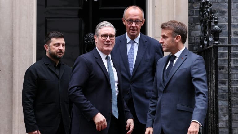 Guerre en Ukraine: Volodymyr Zelensky attendu au Royaume-Uni dimanche, en présence d'Emmanuel Macron, pour évoquer "de potentielles négociations"