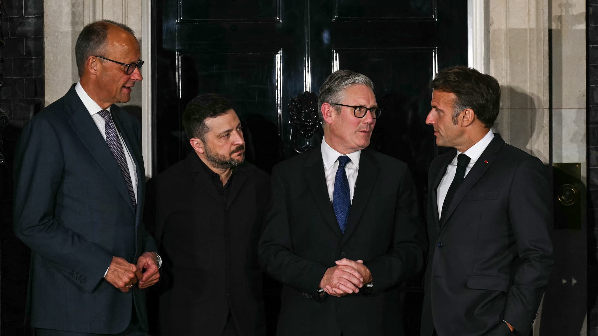 Emmanuel Macron, Friedrich Merz et Keir Starmer soutiennent la proposition de Volodymyr Zelensky d'un "dialogue direct" avec Vladimir Poutine