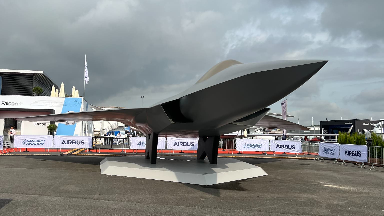 "La France est la seule équipe en Europe qui peut produire un avion de chasse": un nouveau Rafale? Un Scaf français? Quel sera l'avion qui arrivera en 2040?