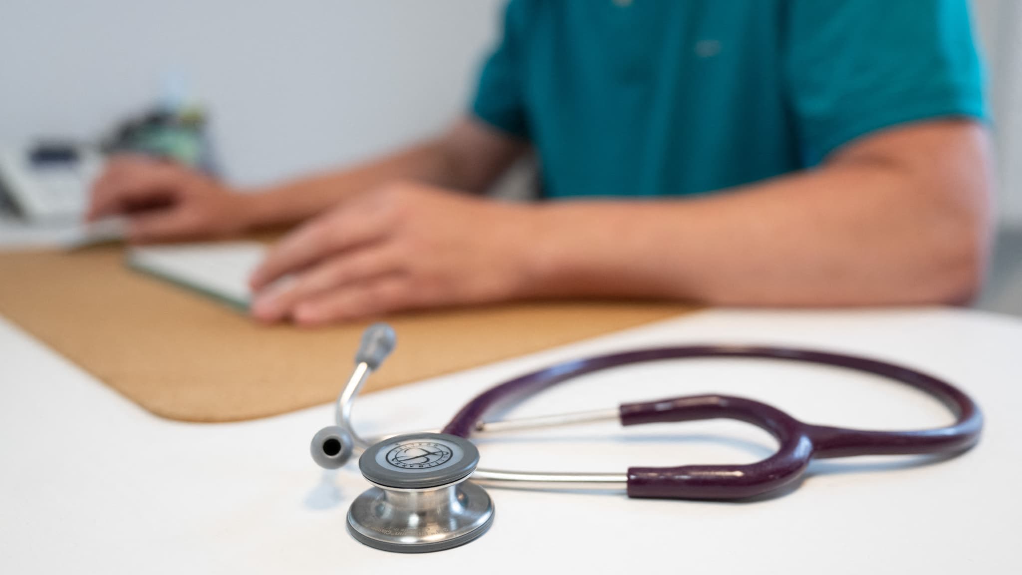 Le remède aux déserts médicaux fonctionne-t-il enfin? "Nette reprise" de l'installation de médecins généralistes dix ans après la hausse des places en fac