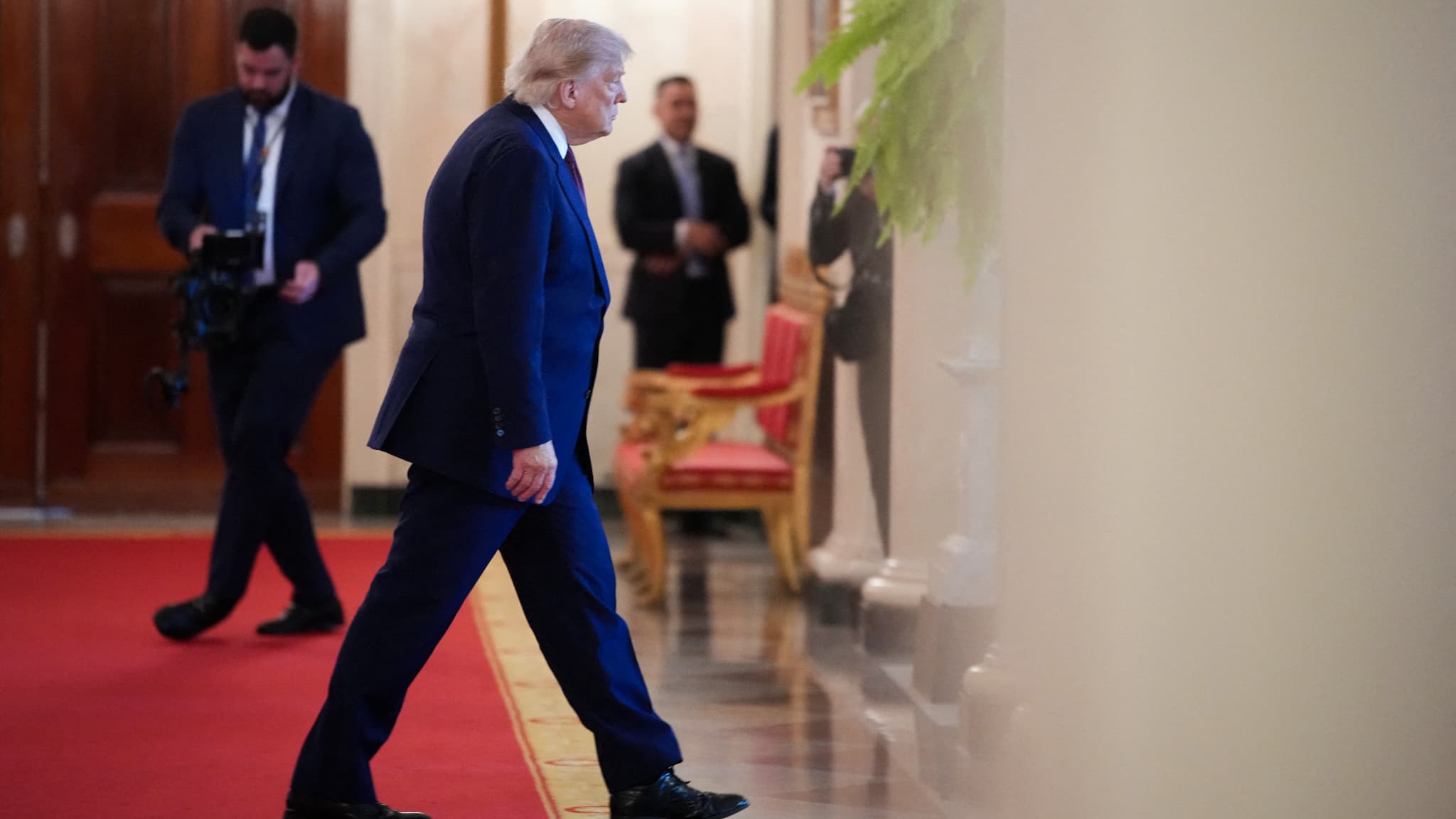Trump recule sur les sanctions et le détroit d'Ormuz face à l'Iran avant les négos nucléaires