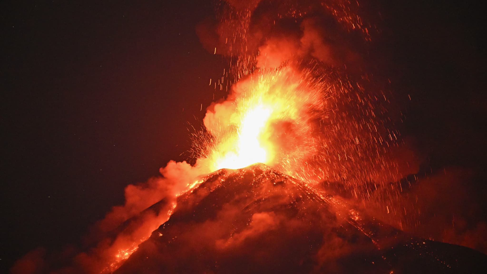 Le volcan de Fuego entre en éruption, le Guatemala émet une alerte orange