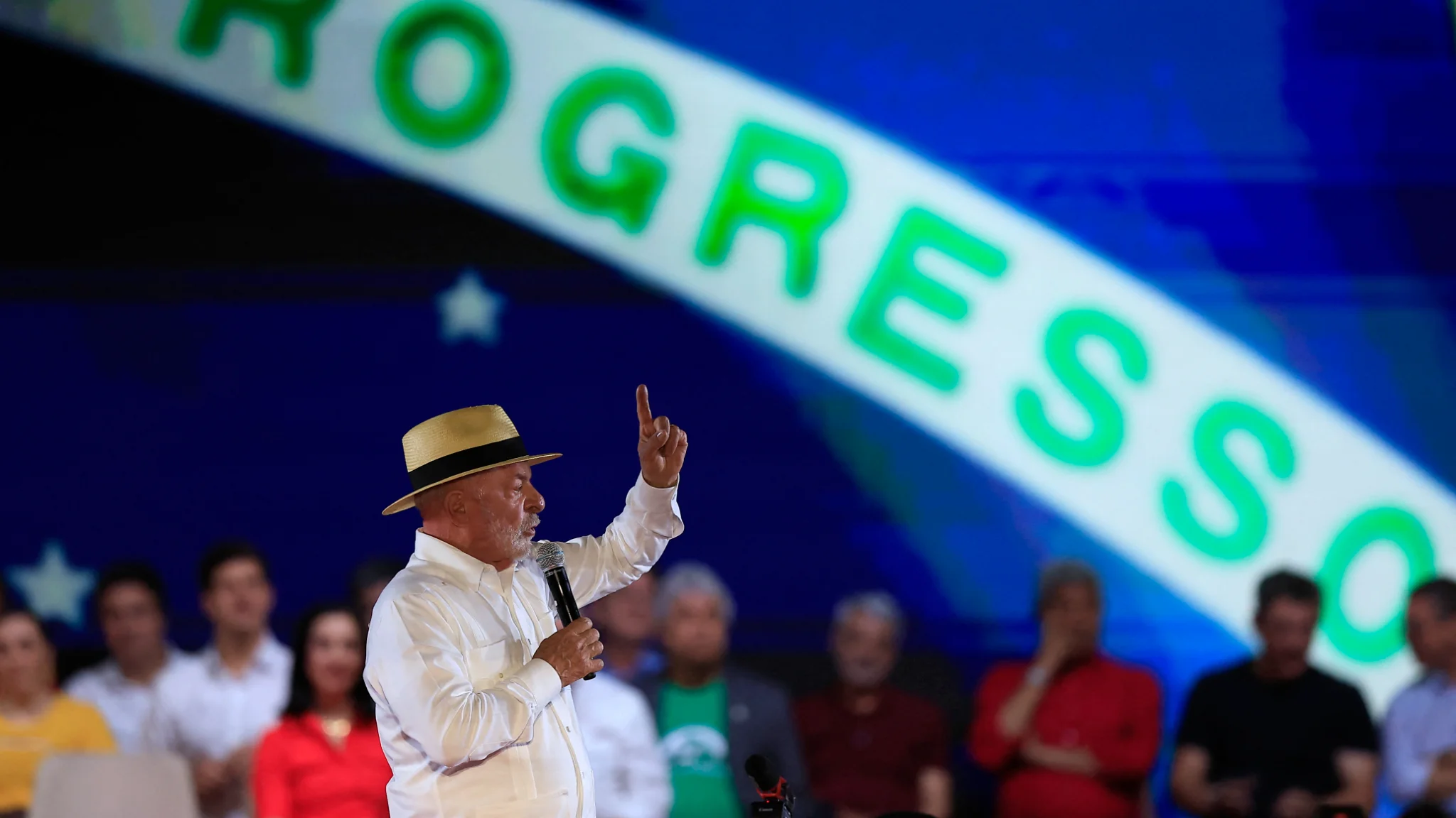 Présidentielle au Brésil: à 80 ans, Lula mis au défi d'empêcher le retour des Bolsonaro au pouvoir