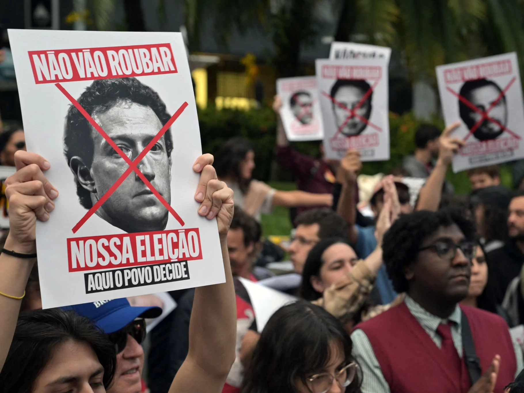 Lula et Flavio Bolsonaro tentent de se disqualifier mutuellement de la présidentielle brésilienne, Meta accusé