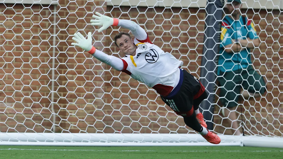 Manuel Neuer trainiert erstmals mit der Mannschaft