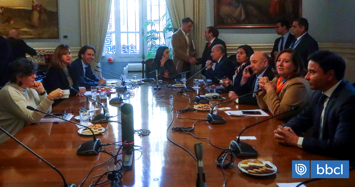 Mesa política por megarreforma alcanza acuerdo y extiende plazo para indicaciones