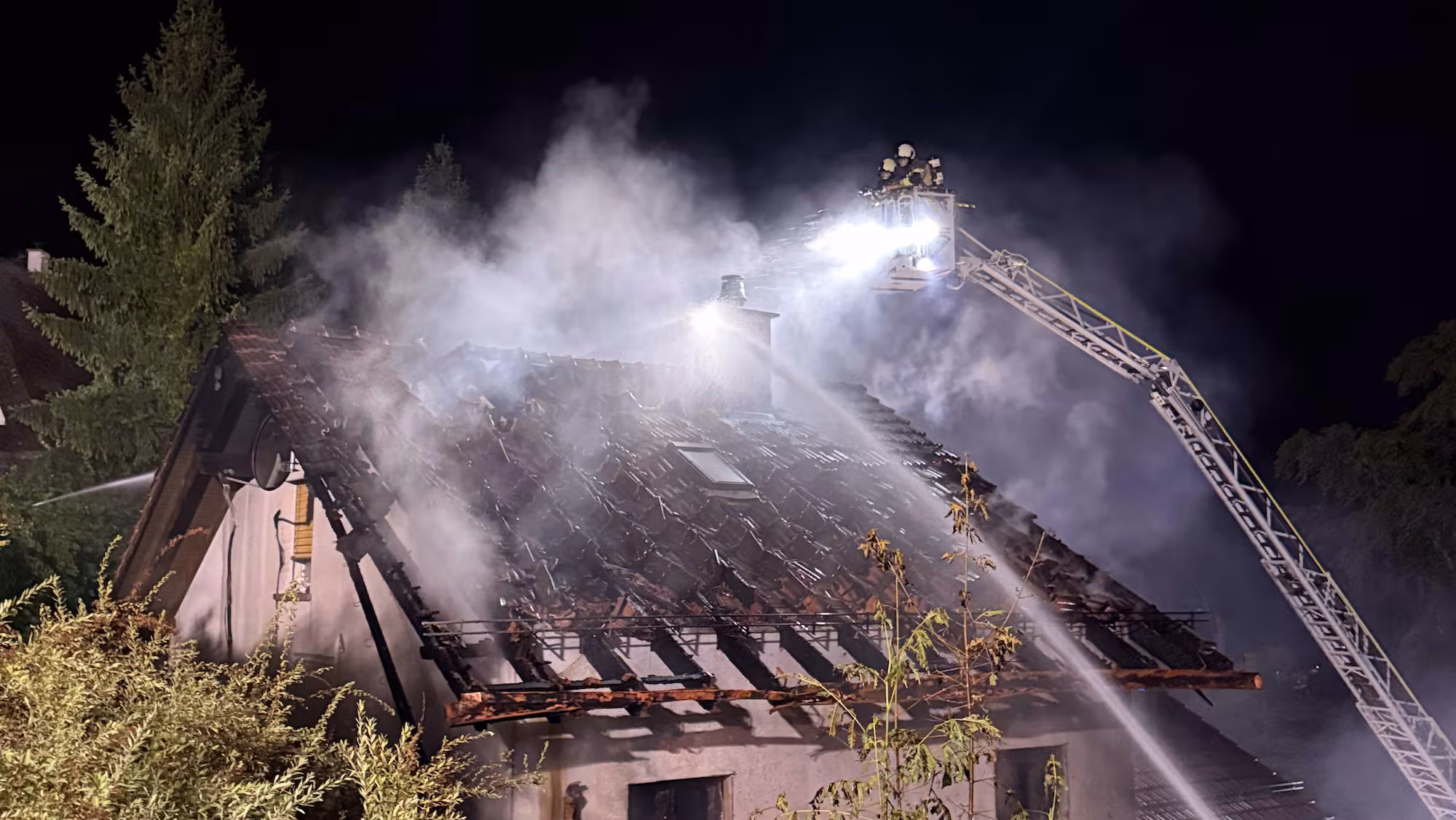 Einfamilienhaus nach Vollbrand in Koblenz AG unbewohnbar