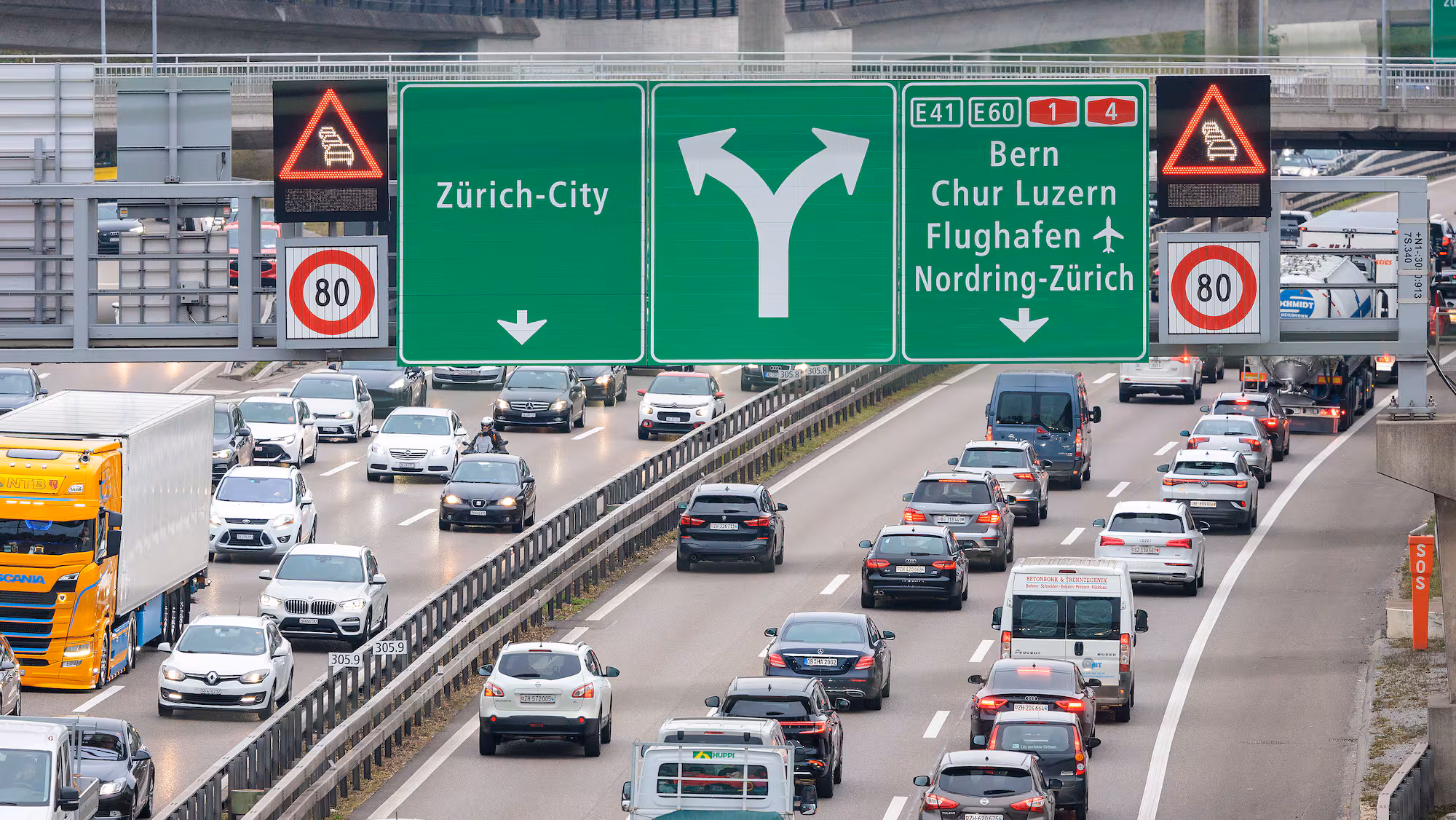 ExklusivStau-Rekord auf Schweizer StrassenBund schlägt AlarmÜber 20 Prozent Zunahme68'000 Stunden Stillstand