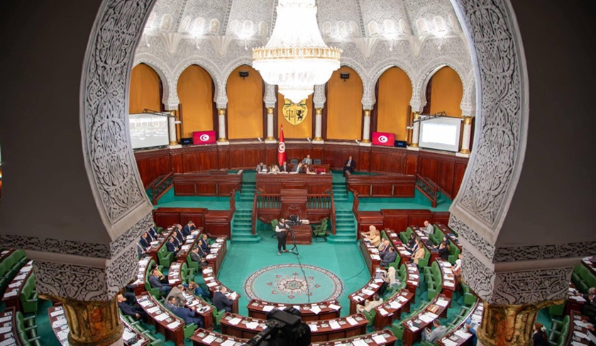 Un mois sans ministres au Parlement : les députés s’interrogent